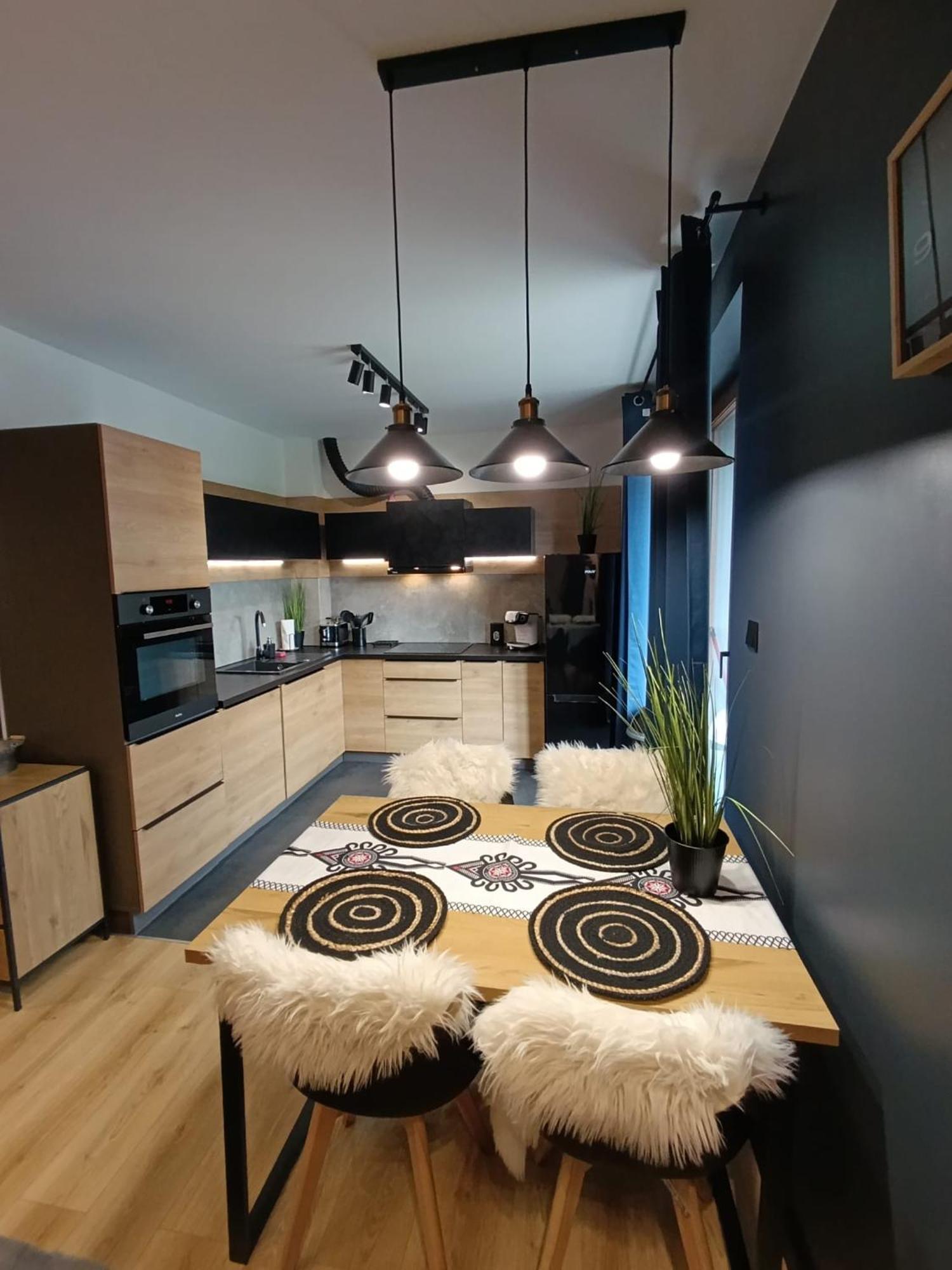 Apartment Poniatowskiego 8 *